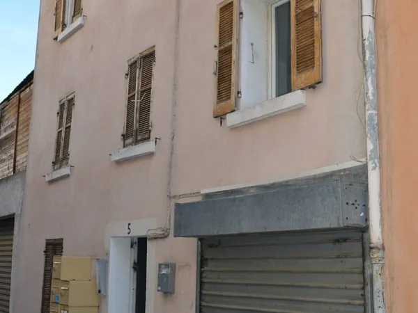 Immeuble à vendre Toulon Belle rentabilité 5 studios meublés et garage