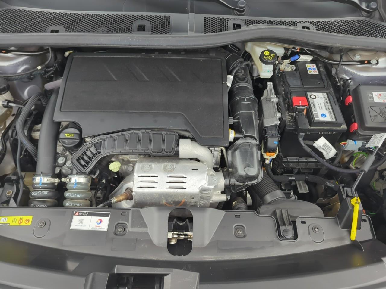 Peugeot 2008 puretech 130 s&s eat8 allure pack — photo 16