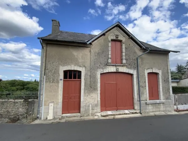 A vendre Gramat centre, ancien entrepôt à convertir, terrain 299 m²