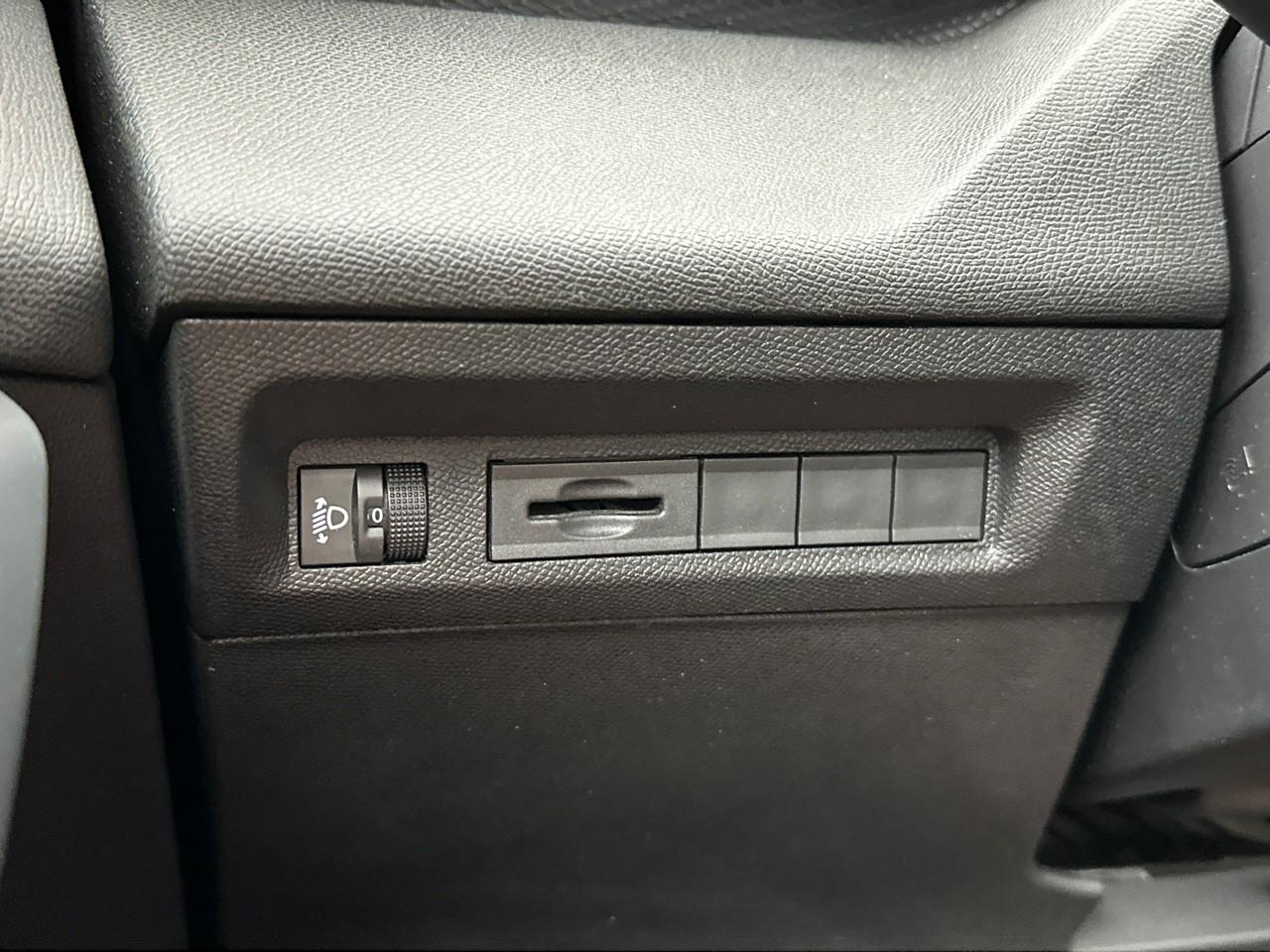 Peugeot 308 bluehdi 130ch s&s eat8 active pack — photo 16