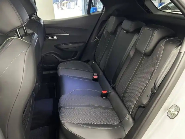 Peugeot 2008 electrique 54 kwh 156 ch — photo 19
