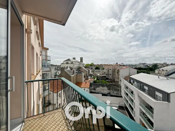 Appartement T3 lumineux avec ascenseur, deux balcons et cave - Hyper-centre de La Roche-sur-Yon