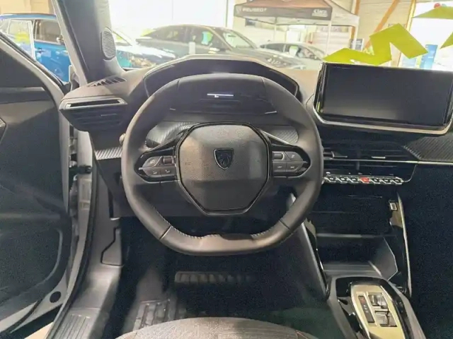 Peugeot 2008 hybrid 110 e-dcs6 — photo 9