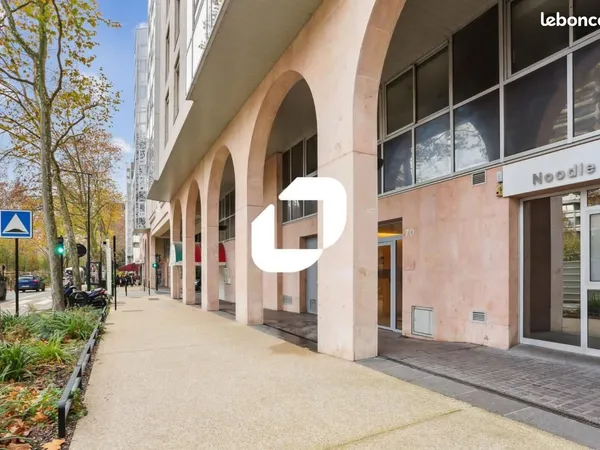 Bureau 97 m²