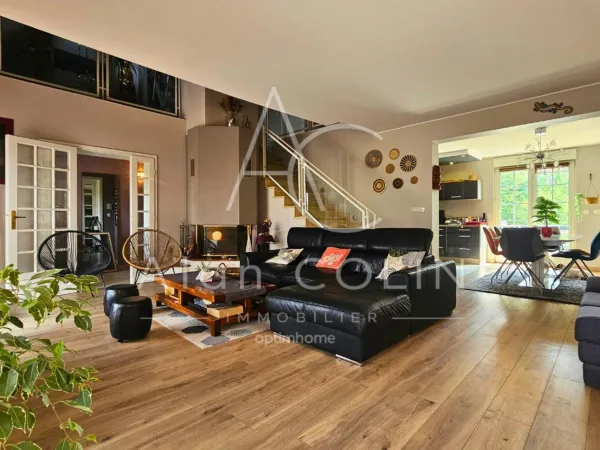 Maison individuelle 4 façades - 182 m² - 4 chambres - Terrain de 8 ares à Yutz