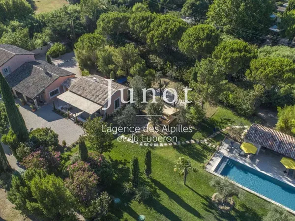 Maison 11 pièces 240 m²