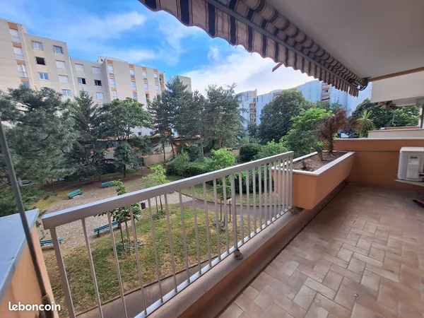 Appartement T4 de 89 m², Rue Challemel Lacour, au niveau de l'arrêt Moulin à Vent du T6