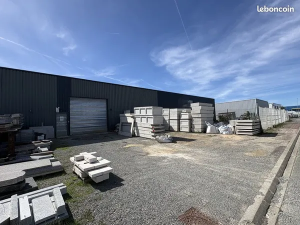 Local 285 m² Rochefort
