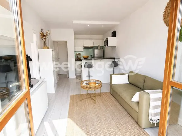 2 pièces 30 m² (35 m² utiles) - Terrasse - Piscine - L