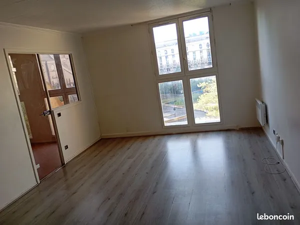 Noisy-le-Grand - Spacieux F3 de 78 m² - DPE C - Parking - Vue dégagée