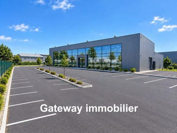 LOCAL PROFESSIONNEL BUREAUX, ENTREPÔT et SHOWROOM 925m2 à G