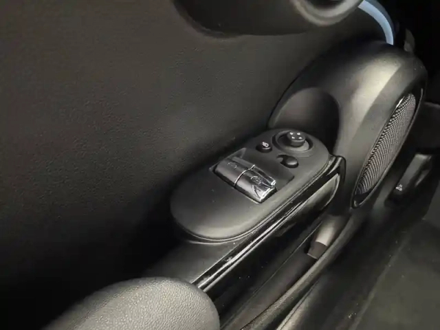 Mini Mini hatch 3 portes cooper 136 ch dkg7 — photo 19