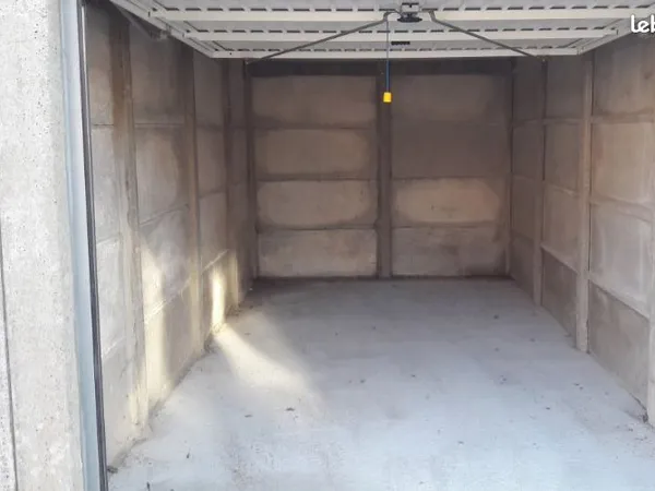 Garage/box 15 m² Lille