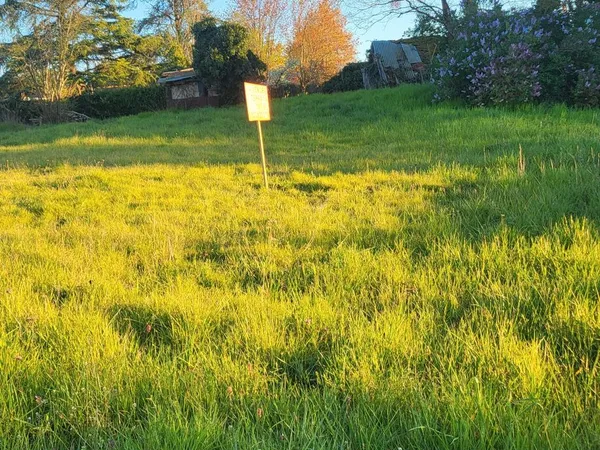 Terrain constructible de 1000 m2. Avermes (03)
