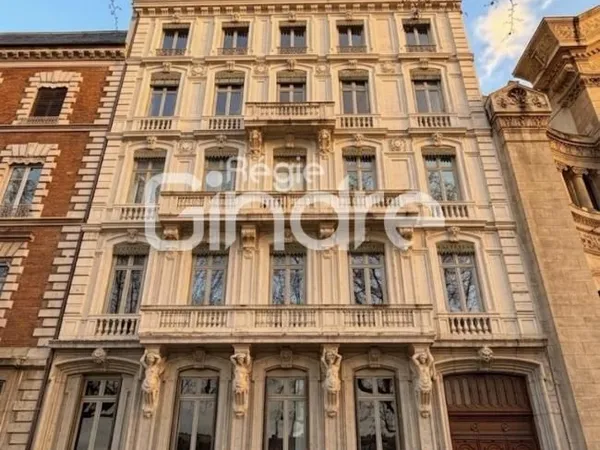 Appartement 6 pièces 150 m²