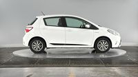 Toyota Yaris 100h Dynamic 5p MY19 — photo 4