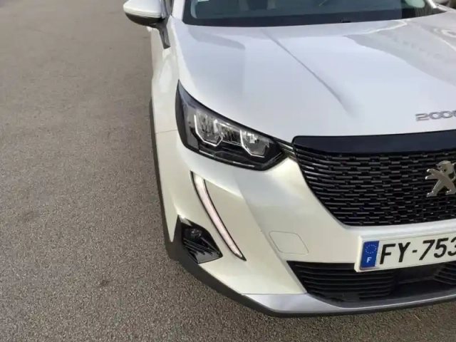 Peugeot 2008 bluehdi 130 s&amp;s eat8 — photo 9
