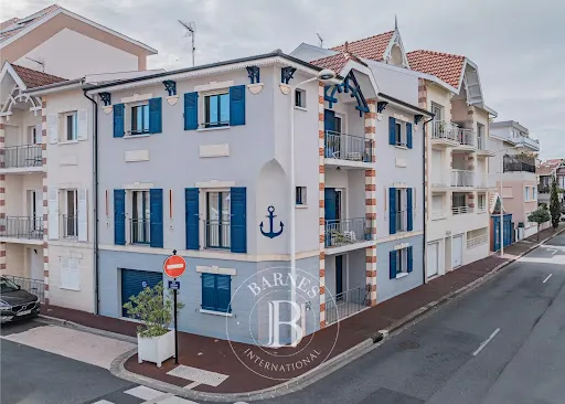 Villa 6 pièces 210 m²