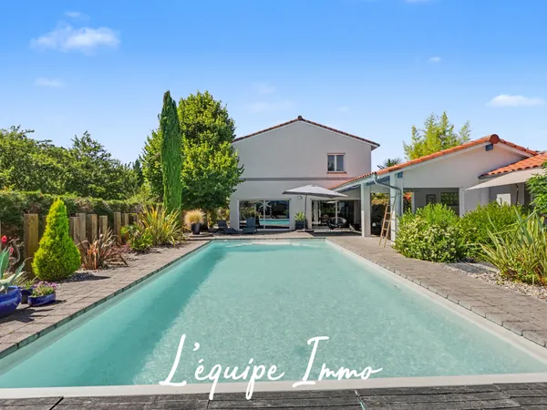 Maison T7 - 230 m2 - Double garage, carport - Atelier- Pisci