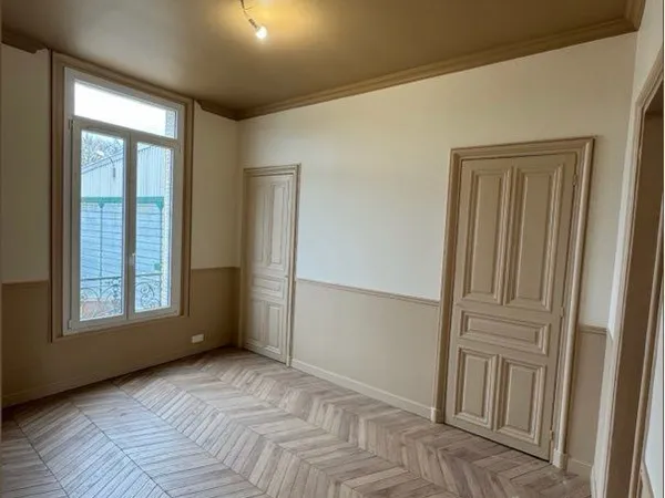 Bureau et espace de travail Location Bréviandes 1p 13m² 395€