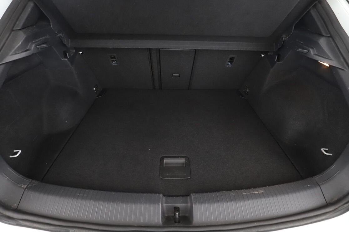 Volkswagen T-Roc 2.0 TDI R-Line DSG7 — photo 16