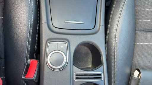 Mercedes Classe CLA 2.1 200 CDI 136 - Sensation – 2015 – 165603 km – Diesel – Boîte Automatique — photo 4