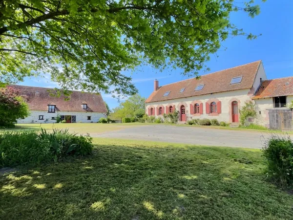 Vends maison 754m² Auvergne - 10 hectares