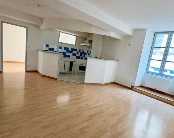 VENTE INTERACTIVE - Appartement centre ville de Poligny