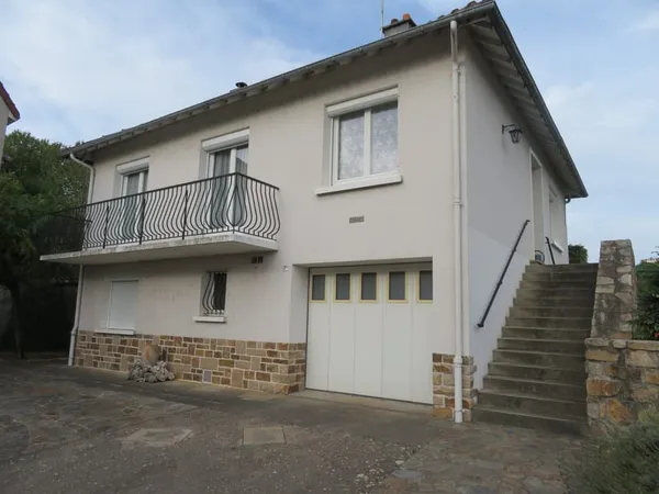 Maison en centre-ville avec jardin et garage