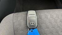 Toyota Yaris 116h Dynamic 5p MY22 — photo 16