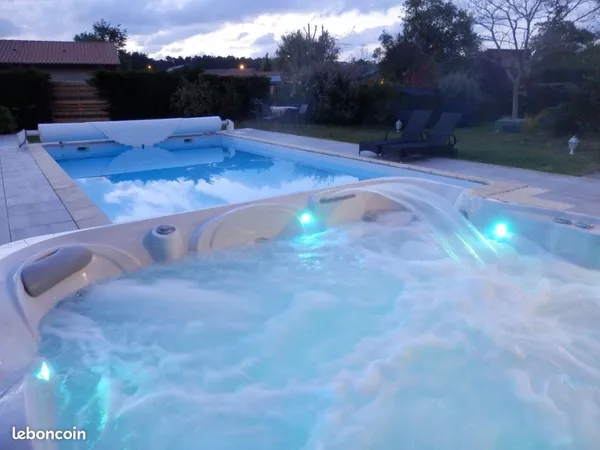 COUP DE COEUR à l'abri des regards : villa + maison d'amis, piscine, jacuzzi, sauna, pétanque plus d