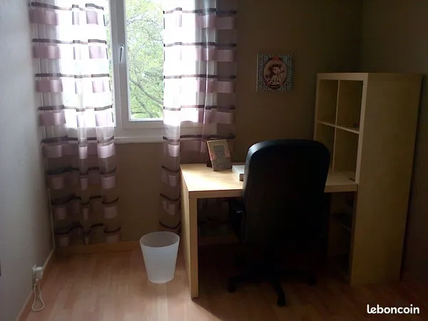 Chambre meublée