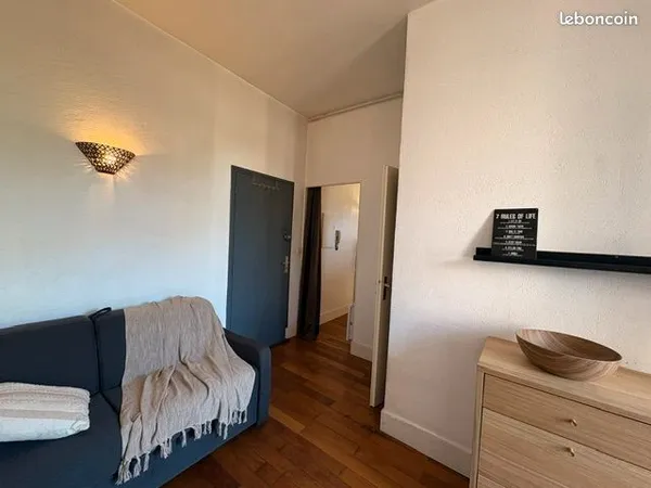Particulier loue T1 meublé (32 m, refait à neuf Aix les Bains centre)