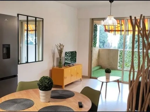 Garavan, apparemment 3p rénové, lumineux, vue mer, garage, chauffage collectif, climatisé, gardien