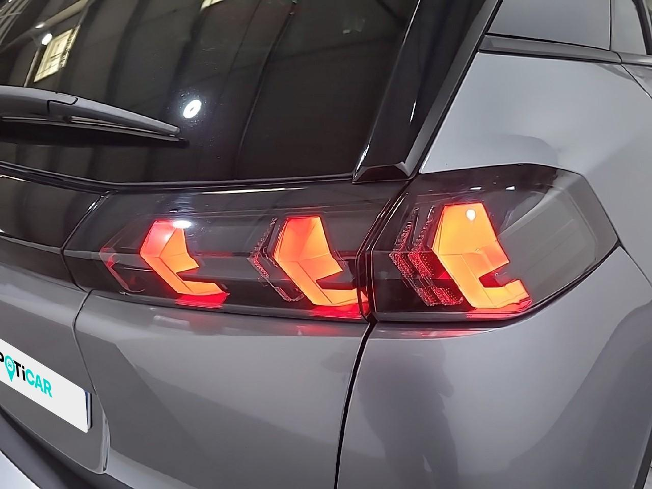 Peugeot 2008 puretech 130 s&s eat8 allure pack — photo 26