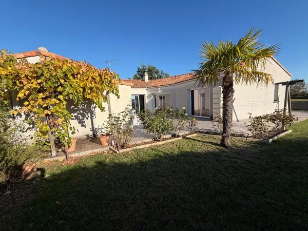 L'aiguillon Sur Mer (85) Quartier Residentiel Villa Plain Pied Grand Confort Avec Garage Sur 637M² C