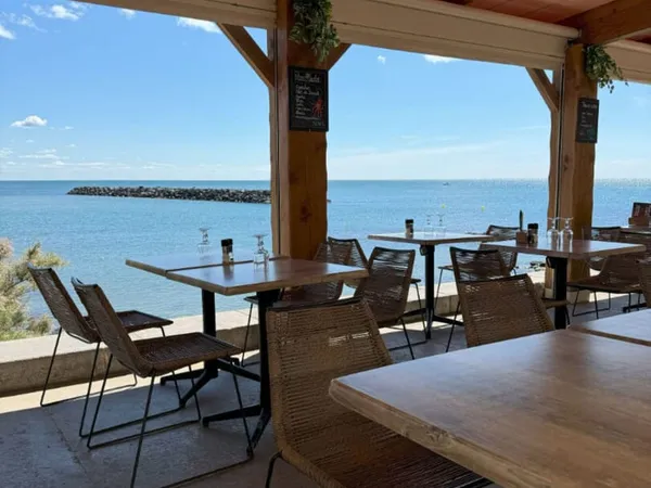 34 CAP D'AGDE EMPLACEMENT N°1 VENDS FONDS COMMERCE DE BAR,BRASSERIE,GLACIER OUVERT 6 MOIS FACE A LA 