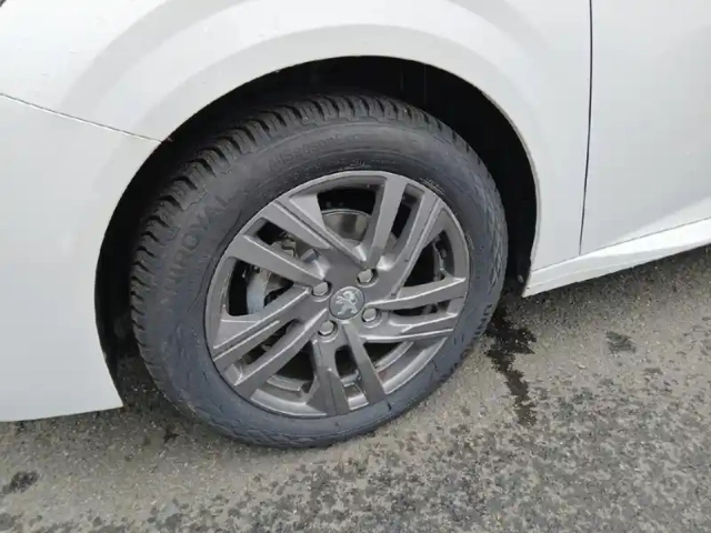Peugeot 208 puretech 75 s&amp;s bvm5 style — photo 15