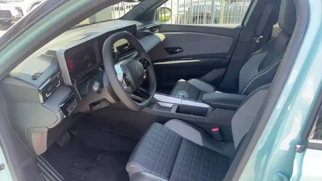 Renault 4 renault  e-tech electrique 150 ch autonomie confort — photo 8