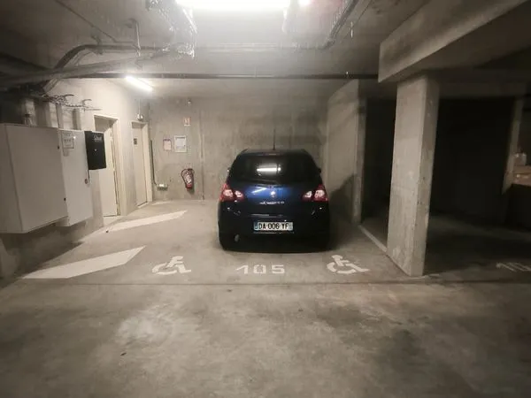 🚗 À louer - Place de parking en sous-sol sécurisé - Tours Nord / Lycée Vaucanson