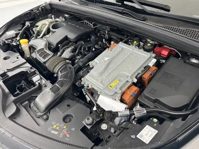 Renault Captur e-tech plug-in 160 — photo 31