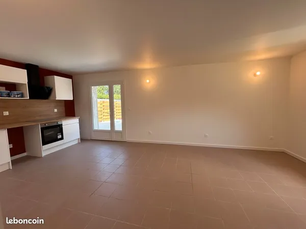 Appartement 3 pièces - 66 m² - Jardin privatif 150 m² - Parking