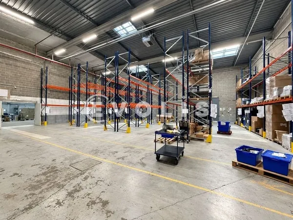Locaux d'activité - A LOUER - 6 010 m² divisibles à partir de 490 m²