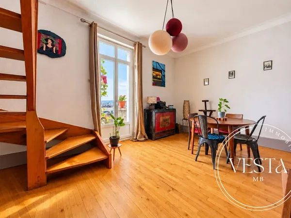 Appartement lumineux en duplex