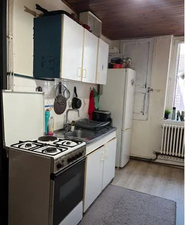 À louer appartemen meublée avec gazinier frigo lit canapé avec tout chargé conpris électricité l'eau