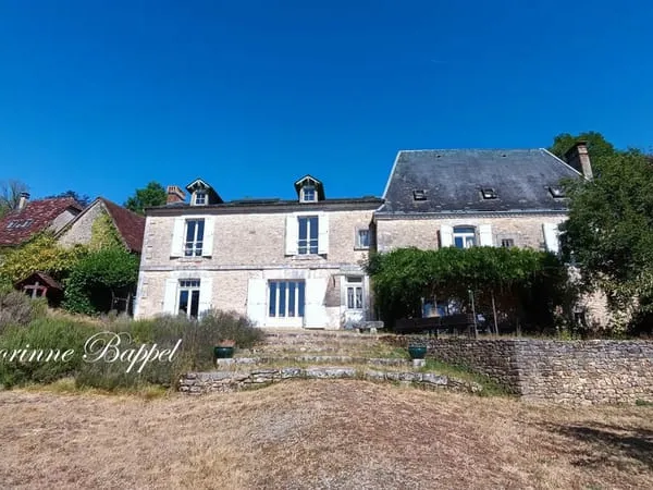 Demeure de caractère avec piscine et dépendances