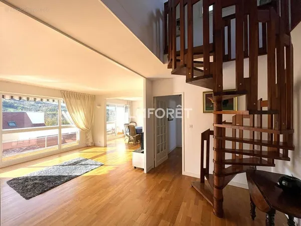 Appartement duplex avec terrasse, Lons Le Saunier 3 pièce(s) 96,13m²