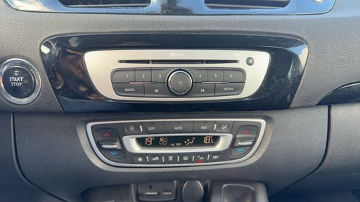 Renault Grand Scenic 1.6 dCi 130 - Bose Edition – 2015 – 131155 km – Diesel – Boîte Manuelle — photo 2
