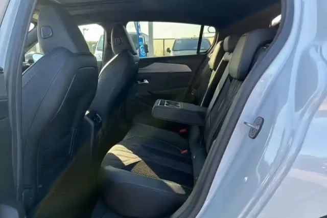 Peugeot 308 hybrid 145 e-dcs6 — photo 31
