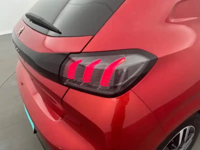 Peugeot 208 puretech 100 s&amp;s bvm6 — photo 17